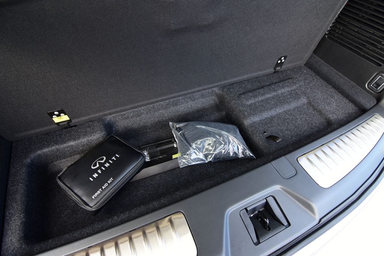 2021 infiniti qx80 cargo under floor