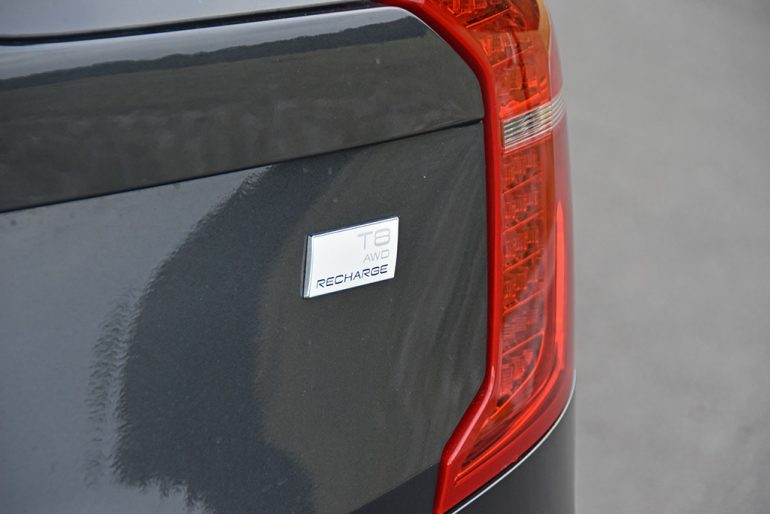 2021 volvo xc90 recharge t8 badge