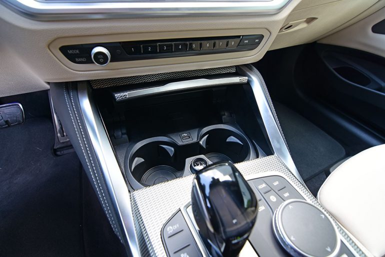2021 bmw m440i xdrive cupholders