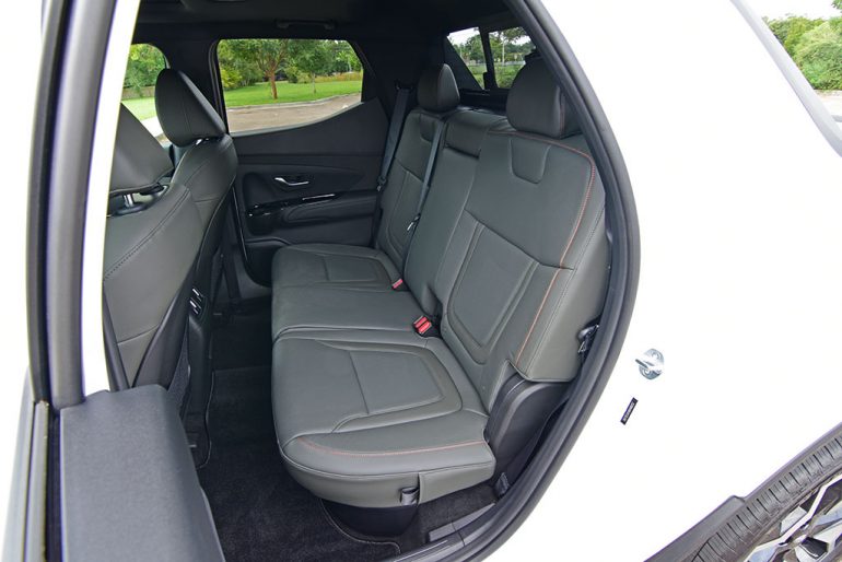 2022 hyundai santa cruz limited back seats