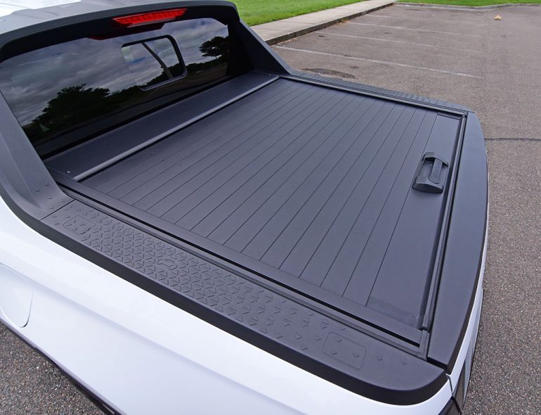 2022 hyundai santa cruz limited tonneau sliding cover