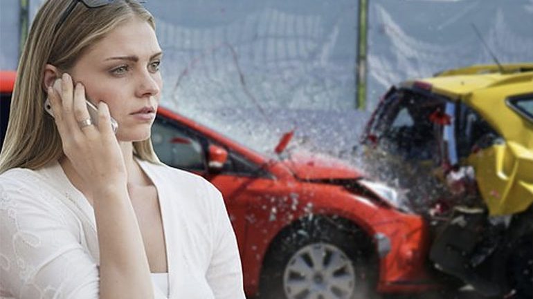 Should I Contact My Lawyer After a Car Accident?
