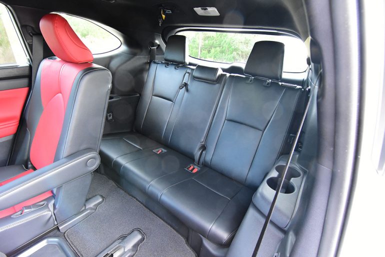 2021 toyota highlander xse third row seats