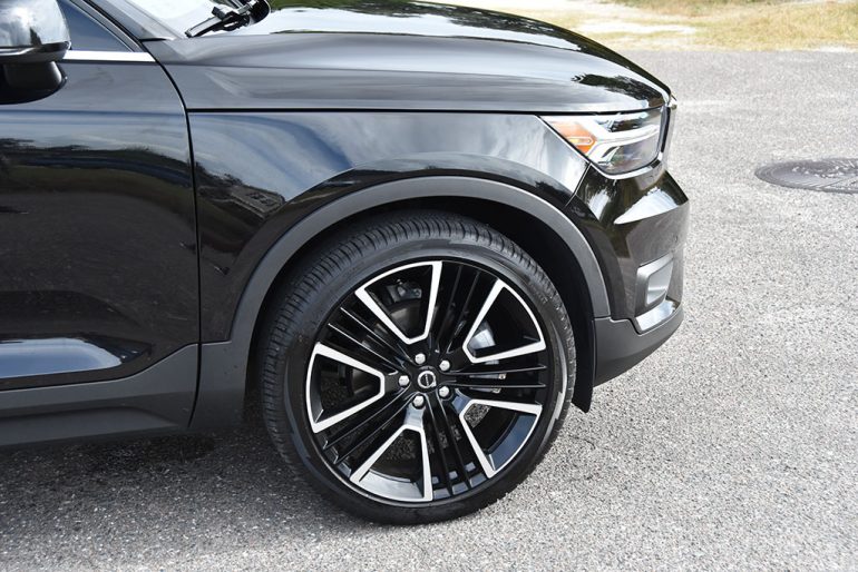 2022 volvo xc40 t5 awd inscription 21-inch wheels