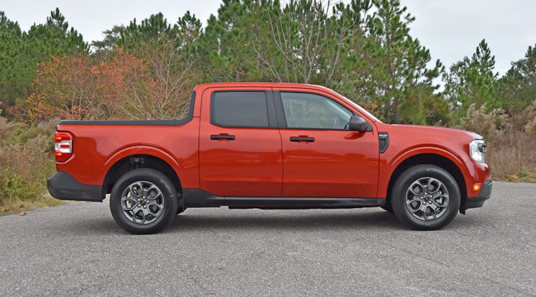 2022 ford maverick xlt hybrid side