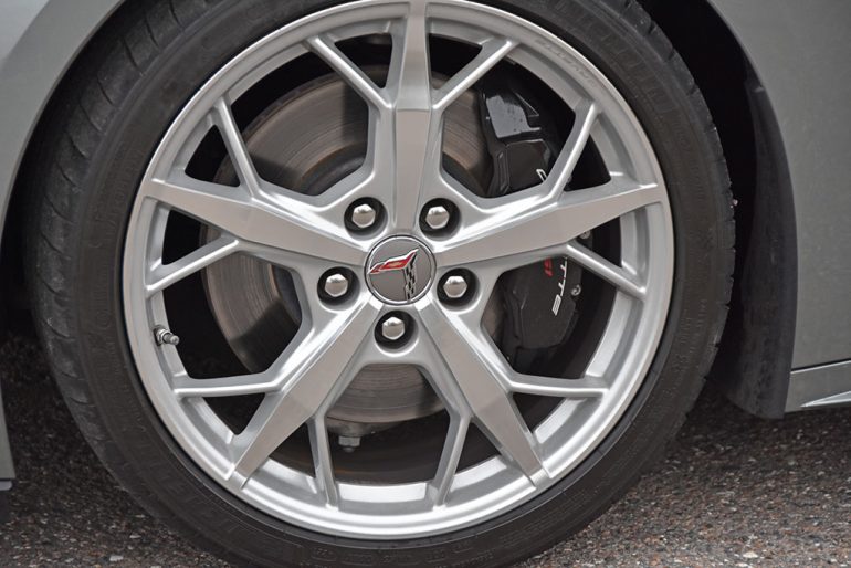 2022 chevrolet corvette stingray wheel tire