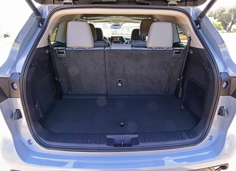 2022 toyota highlander xle hybrid bronze edition cargo all seats in place