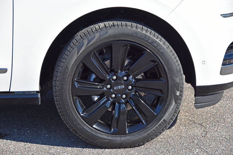 2022 lincoln navigator black label 22-inch wheel