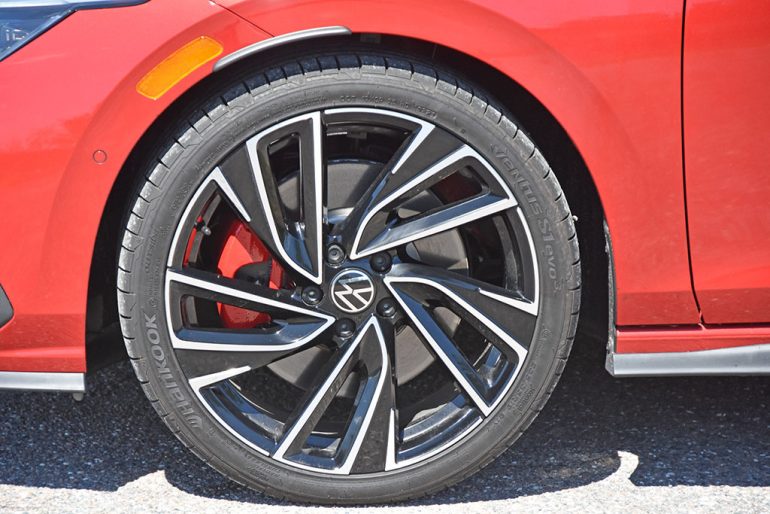 2022 vw golf gti autobahn 19-inch wheel tire
