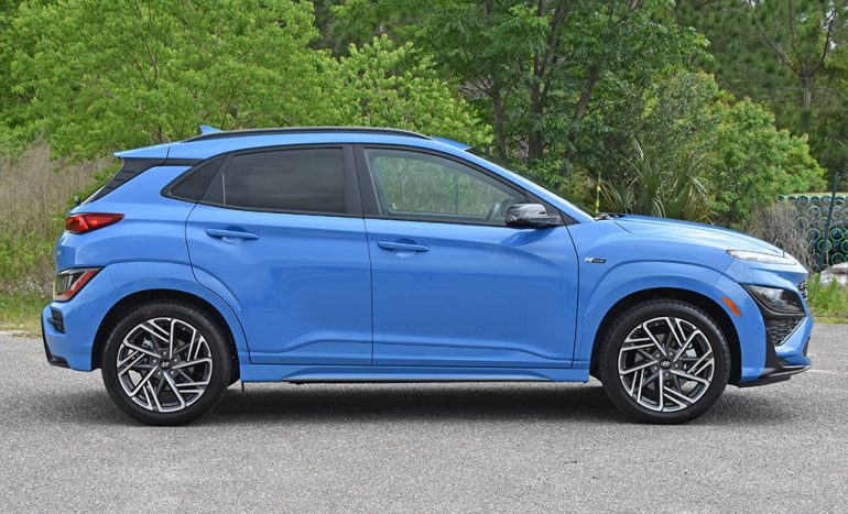 2022 hyundai kona n line side