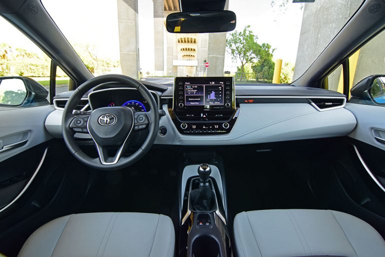 2022 toyota corolla hatchback xse dashboard