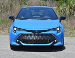 2022 toyota corolla hatchback xse front