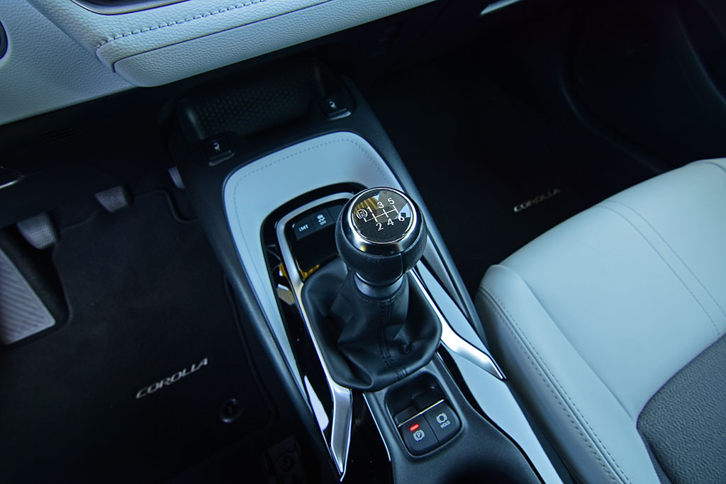 thumbnail image 2 of Detroit Axle Front Left CV Axle For 2003-2008 Toyota Corolla Manual Transmission - Driver Side Replacement 2 of 9