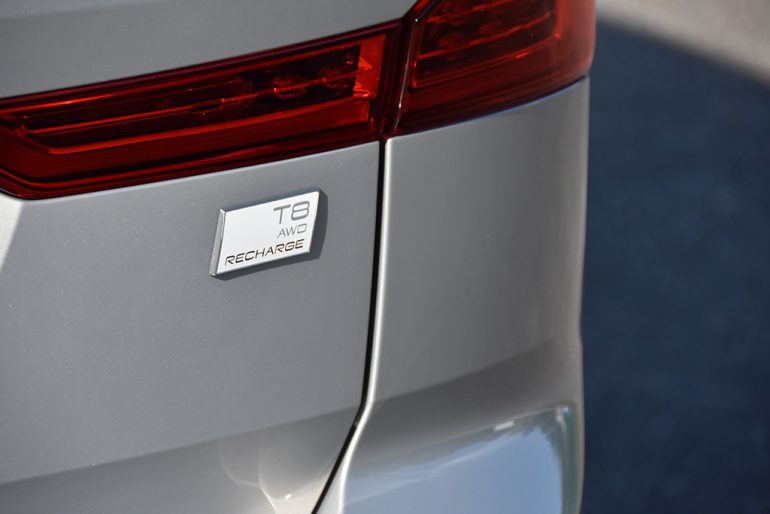 2022 volvo xc60 t8 recharge rear badge