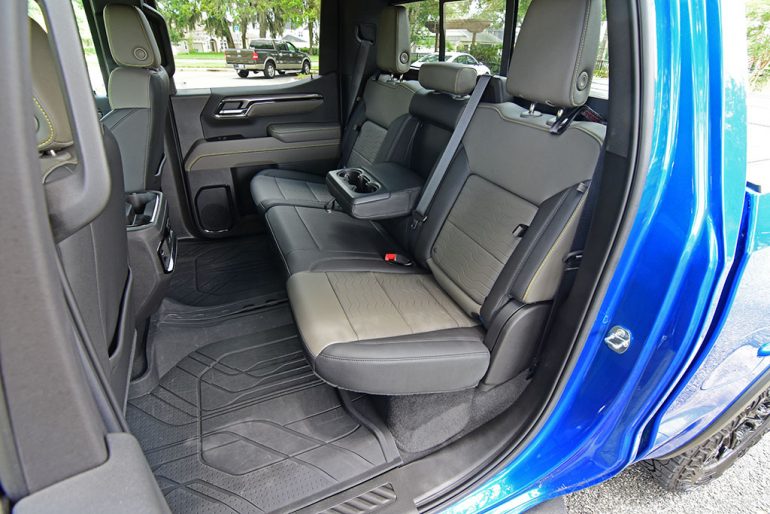 2022 chevrolet silverado 1500 ZR2 back seats