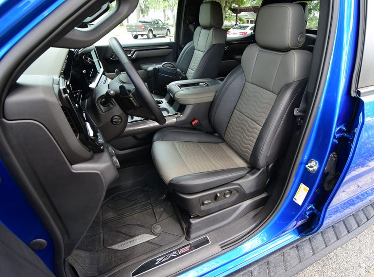 2022 chevrolet silverado 1500 ZR2 front seats