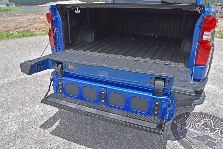 2022 chevrolet silverado 1500 ZR2 tail gate