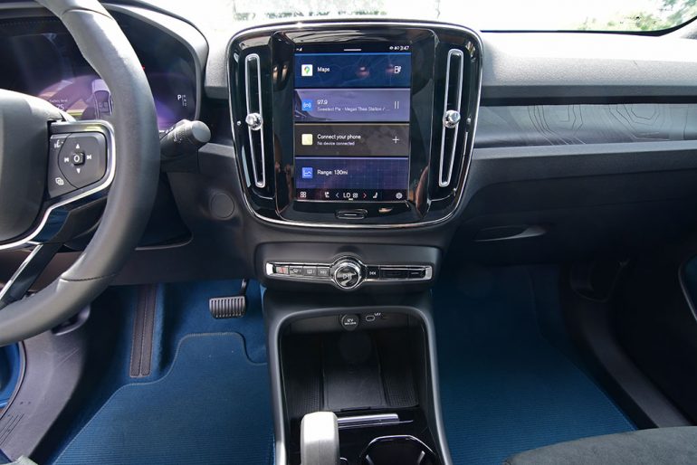 2022 volvo c40 recharge ultimate touchscreen