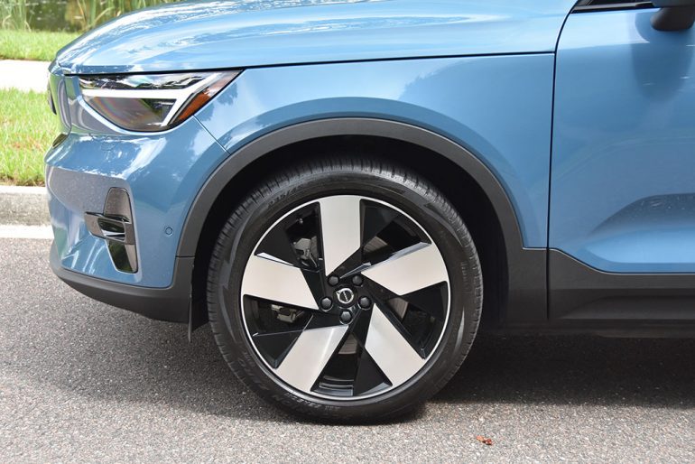 2022 volvo c40 recharge ultimate 20-inch wheels