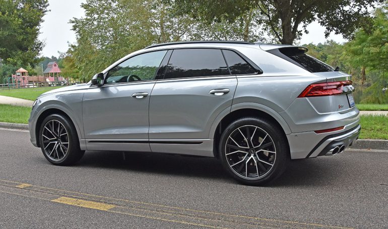 2022 audi sq8 prestige side