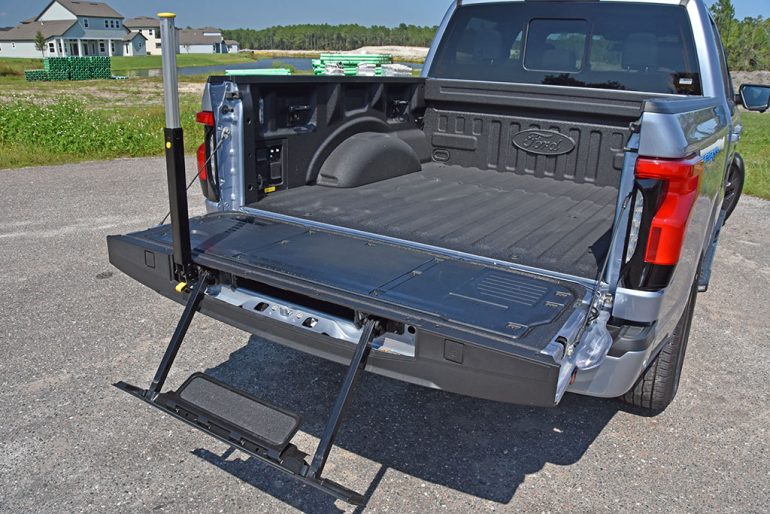 2022 ford f-150 lightning tailgate step