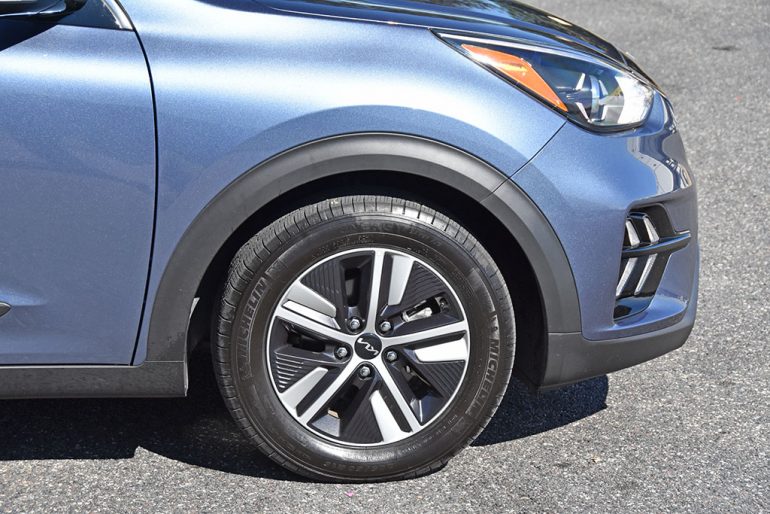 2022 kia niro phev wheel tire