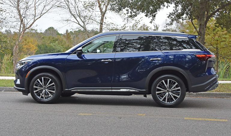 2023 infiniti qx60 sensory awd side