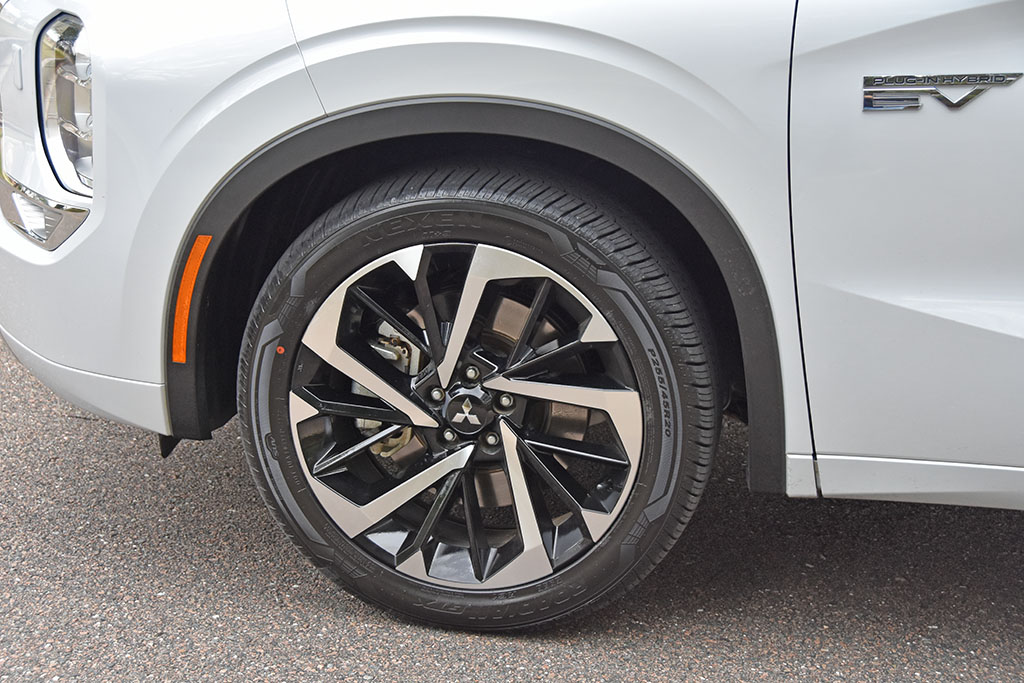 2023 Mitsubishi Outlander PHEV First Drive: Credible Competition For A  Plug-in - Forbes Wheels