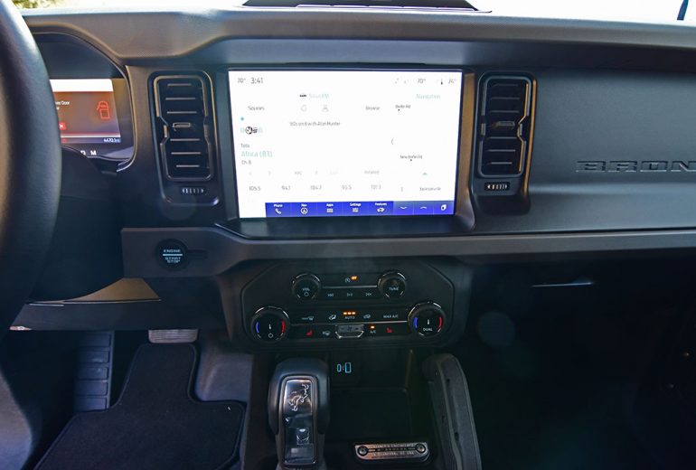 2022 ford bronco everglades touchscreen