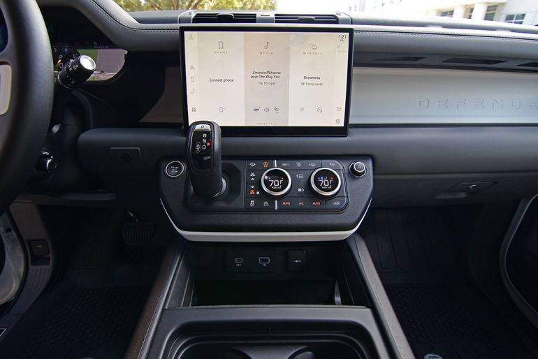 2023 land rover defender 130 touchscreen