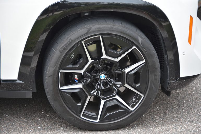 2023 bmw xm wheel tire