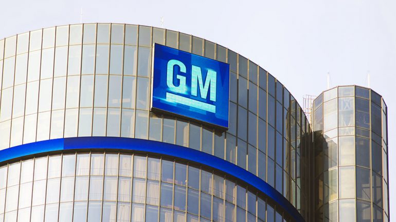 GM Hires Apple Executive to Lead Software Unit Amidst Plans to Discontinue Apple CarPlay Use