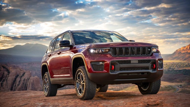 Jeep Recalls 340,000 SUVs for Faulty Software