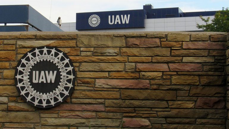 Biden Urges UAW Deal During Union Talk with Automakers
