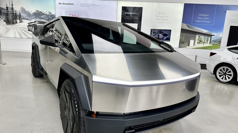 What The Designer of the DeLorean Says About Tesla’s Cybertruck