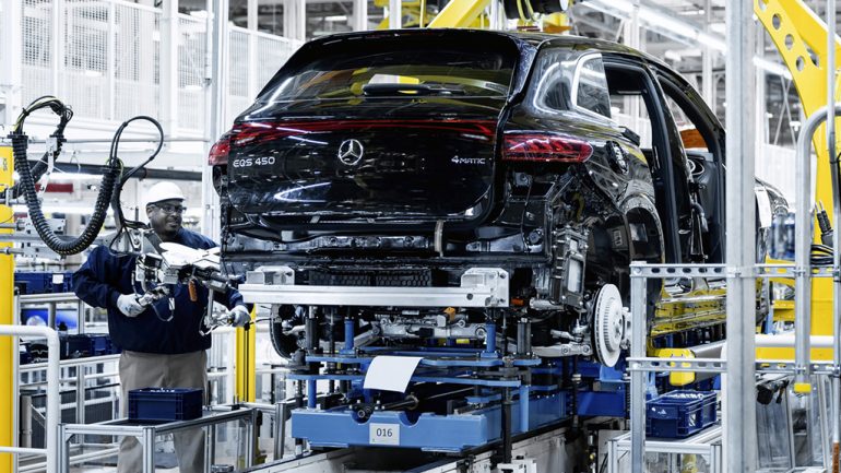 Mercedes-Benz Alabama Plant Battles for Unionization in Crucial Vote