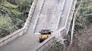 Chinese Chery Fulwin X3L SUV Stairway Stunt Turns Into Viral Misstep