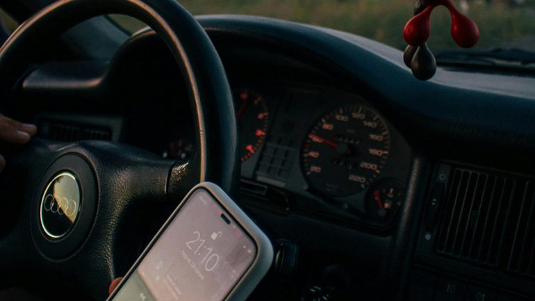 IIHS Study Finds Speeding Drivers Are More Likely to Use Their Phones Behind the Wheel