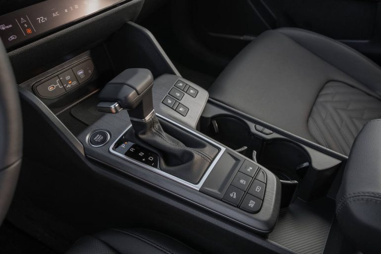 2026 Kia Sportage shifter