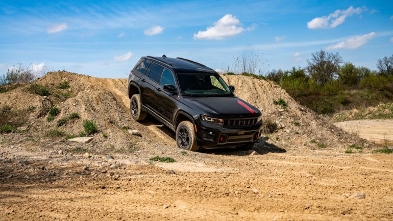2027 Jeep Grand Cherokee Trailhawk and Overland Return with Hurricane Turbo Power