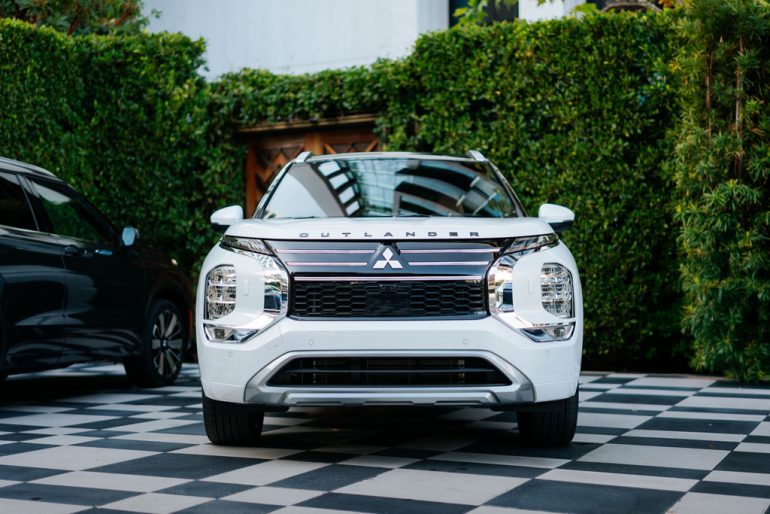 2026 Mitsubishi Outlander front