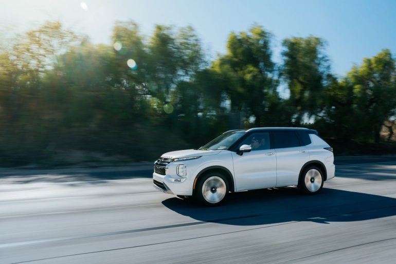2026 Mitsubishi Outlander side