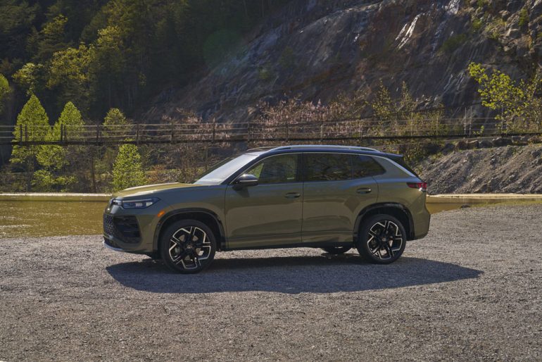 2026 volkswagen tiguan sel r line side