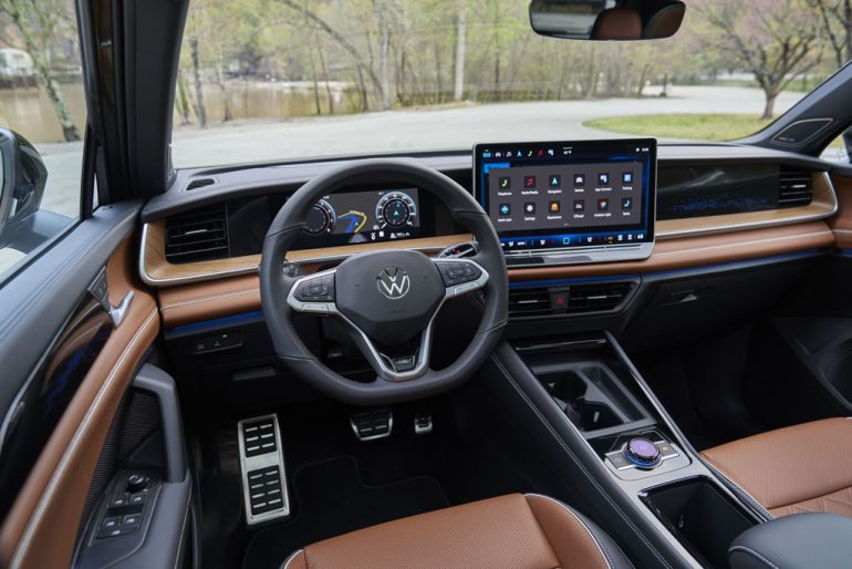 2026 volkswagen tiguan sel r line dashboard