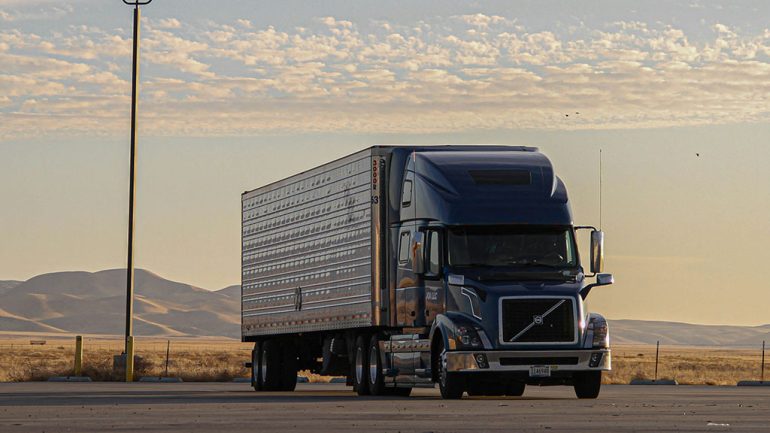 How Long-Haul Truck Drivers Can Find Reliable Fuel Stops Faster