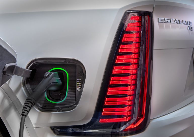 2026 Cadillac ESCALADE IQ chart port