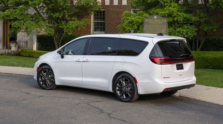 2026 Chrysler Pacifica rear