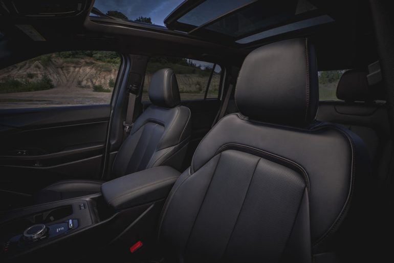 2026 Jeep Cherokee front seats
