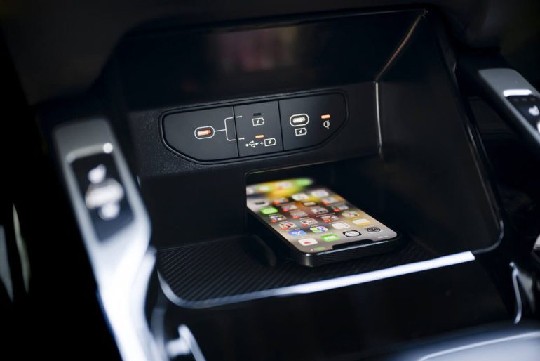 2026 Kia Sorento smartphone wireless charger