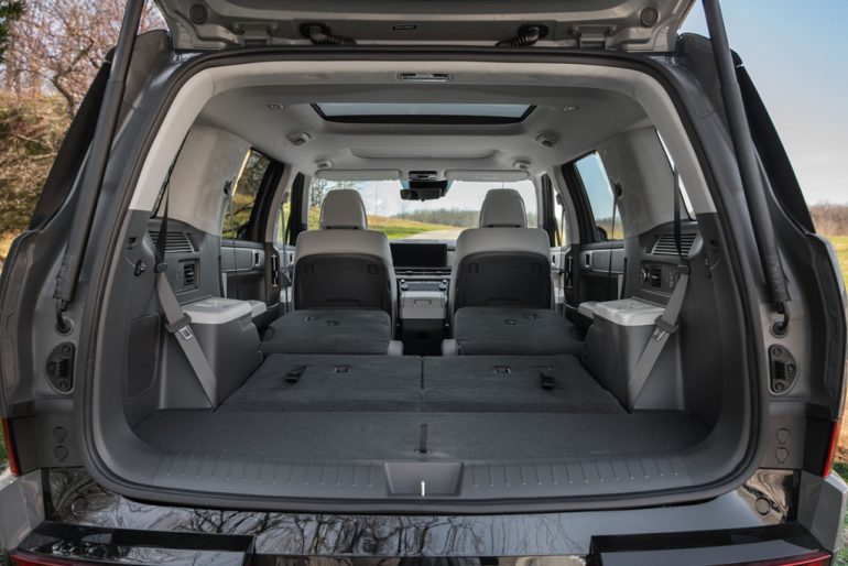2027 hyundai santa fe cargo
